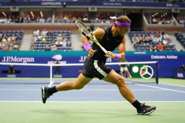 NEW YORK - 27 AĞUSTOS 2019 ABD Açık ilk tur karşılaşması sırasında New York 'taki Billie Jean King Ulusal Tenis Merkezi' nde İspanya şampiyonu Rafael Nadal