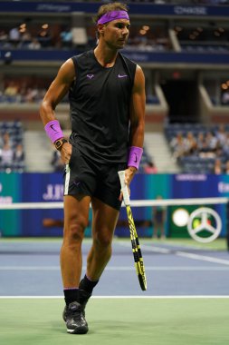 NEW YORK - 27 AĞUSTOS 2019 ABD Açık ilk tur karşılaşması sırasında New York 'taki Billie Jean King Ulusal Tenis Merkezi' nde İspanya şampiyonu Rafael Nadal