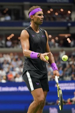 NEW YORK - 27 AĞUSTOS 2019 ABD Açık ilk tur karşılaşması sırasında New York 'taki Billie Jean King Ulusal Tenis Merkezi' nde İspanya şampiyonu Rafael Nadal