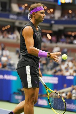 NEW YORK - 27 AĞUSTOS 2019 ABD Açık ilk tur karşılaşması sırasında New York 'taki Billie Jean King Ulusal Tenis Merkezi' nde İspanya şampiyonu Rafael Nadal