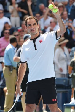 NEW YORK - 1 Eylül 2019 Grand Slam Şampiyonu İsviçre 'li Roger Federer, New York' taki Ulusal Tenis Merkezi 'nde oynanan 2019 ABD Açık turu 16.