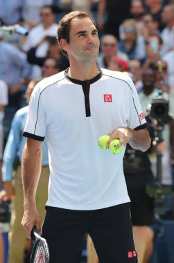 NEW YORK - 1 Eylül 2019 Grand Slam Şampiyonu İsviçre 'li Roger Federer, New York' taki Ulusal Tenis Merkezi 'nde oynanan 2019 ABD Açık turu 16.