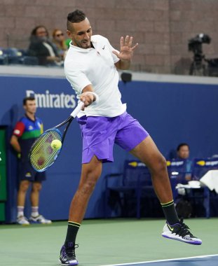 New York - 29 Ağustos 2019: Profesyonel tenisçi Nick Kyrgios, Billie Jean King Ulusal Tenis Merkezi'nde 2019 Abd Açık ikinci tur maçında avustralyalı profesyonel tenisçi Nick Kyrgios'un iş başında