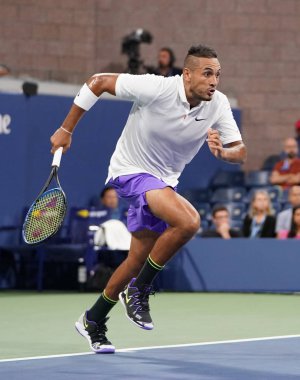 New York - 29 Ağustos 2019: Profesyonel tenisçi Nick Kyrgios, Billie Jean King Ulusal Tenis Merkezi'nde 2019 Abd Açık ikinci tur maçında avustralyalı profesyonel tenisçi Nick Kyrgios'un iş başında