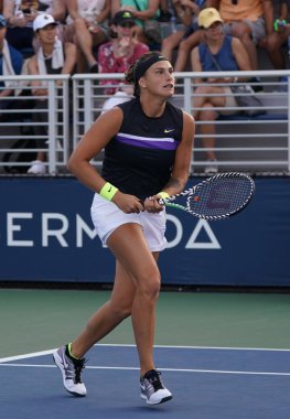 New York - 31 Ağustos 2019: Beyaz Rusyalı profesyonel tenisçi Aryna Sabalenka, Billie Jean King Ulusal Tenis Merkezi'nde 2019 Abd Açık ikinci tur çiftler maçında