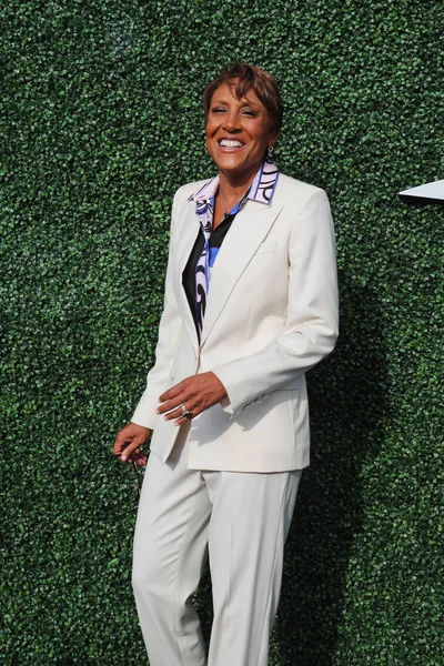 ニューヨーク 2019年8月26日 2019年前にレッドカーペットでテレビキャスターのロビン ロバーツがニューヨークのウスタビリー ジーン キング国立テニスセンターで開かれたオープニングナイトセレモニー — ストック写真