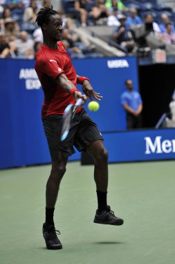New York - 2 Eylül 2019: Profesyonel tenisçi Gael Monfis, Billie Jean King Tenis Merkezi'nde Matteo Berrettini ile 2019 ABD Açık çeyrek final maçında fransa'nın profesyonel tenisçisi