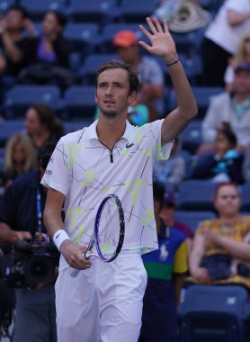 New York - 29 Ağustos 2019: Rus profesyonel tenisçi Daniil Medvedev, New York 'taki Billie Jean King Ulusal Tenis Merkezi' nde oynanan 2019 US Open ilk tur maçından sonra zaferini kutladı