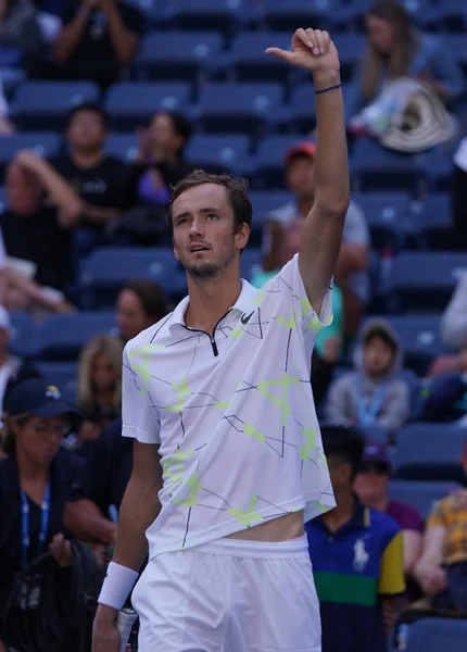 New York - 29 Ağustos 2019: Rus profesyonel tenisçi Daniil Medvedev, New York 'taki Billie Jean King Ulusal Tenis Merkezi' nde oynanan 2019 US Open ilk tur maçından sonra zaferini kutladı