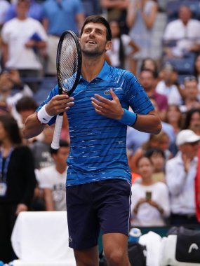 New York - 26 Ağustos 2019: Sırbistan Grand Slam Şampiyonu Novak Cokoviç, New York 'taki Billie Jean King Ulusal Tenis Merkezi' nde oynanan 2019 US Open ilk tur karşılaşmasının zaferini kutladı