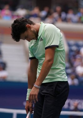 New York - 27 Ağustos 2019: Profesyonel tenisçi Avusturyalı Dominic Thiem, New York 'taki Billie Jean King Ulusal Tenis Merkezi' nde oynanan 2019 US Open ilk tur karşılaşmasında