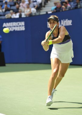 New York - 4 Eylül 2019: İsviçreli profesyonel tenisçi Belinda Benciç, New York 'taki Billie Jean King Ulusal Tenis Merkezi' nde oynanan 2019 Amerika Açık çeyrek final karşılaşmasında