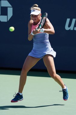 New York - 27 Ağustos 2019: Ukraynalı profesyonel tenisçi Dayana Yastremska, New York 'taki Billie Jean King Ulusal Tenis Merkezi' nde oynanan 2019 US Open ilk tur karşılaşmasında görev aldı.
