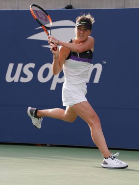 New York - 27 Ağustos 2019: Ukraynalı profesyonel tenisçi Elina Svitolina, New York 'taki Billie Jean King Ulusal Tenis Merkezi' nde oynanan 2019 Amerika Açık ilk tur karşılaşmasında
