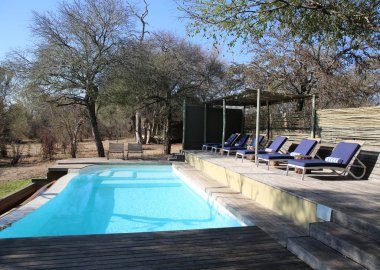 Victoria Falls, Zimbabwe - 2 Ekim 2018 Zimbabwe 'deki Victoria Şelalesi Pansiyonu' nda havuz