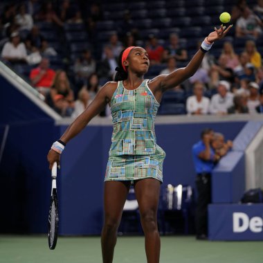 New York - 31 Ağustos 2019: Profesyonel tenisçi 15 yaşındaki ABD'li Coco Gauff, Billie Jean King Ulusal Tenis Merkezi'nde 2019 Abd Açık üçüncü tur maçında