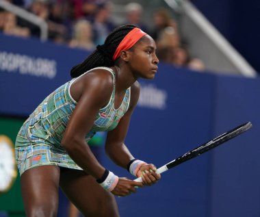New York - 31 Ağustos 2019: Profesyonel tenisçi 15 yaşındaki ABD'li Coco Gauff, Billie Jean King Ulusal Tenis Merkezi'nde 2019 Abd Açık üçüncü tur maçında