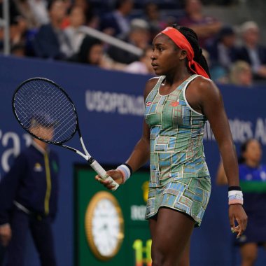 New York - 31 Ağustos 2019: Profesyonel tenisçi 15 yaşındaki ABD'li Coco Gauff, Billie Jean King Ulusal Tenis Merkezi'nde 2019 Abd Açık üçüncü tur maçında