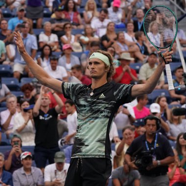 New York - 31 Ağustos 2019: Alman profesyonel tenisçi Alexander Zverev, Billie Jean King Ulusal Tenis Merkezi 'nde oynanan 2019 US Open üçüncü tur karşılaşmasının zaferini kutladı