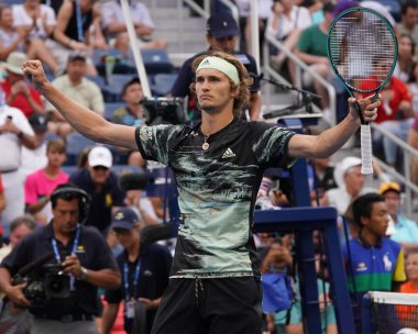 New York - 31 Ağustos 2019: Alman profesyonel tenisçi Alexander Zverev, Billie Jean King Ulusal Tenis Merkezi 'nde oynanan 2019 US Open üçüncü tur karşılaşmasının zaferini kutladı