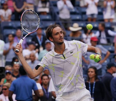 New York - 3 Eylül 2019: Rus profesyonel tenisçi Daniil Medvedev, New York 'taki Billie Jean King Ulusal Tenis Merkezi' nde oynanan 2019 US Open çeyrek final karşılaşmasının zaferini kutladı
