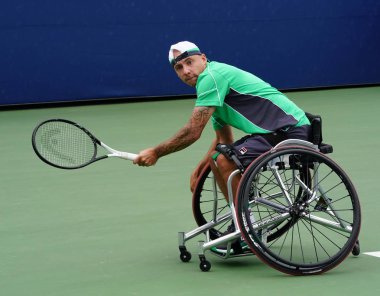 New York - 8 Eylül 2018: Tekerlekli sandalyedeki tenisçi Andy Lapthorne, Billie Jean King Ulusal Tenis Merkezi 'nde oynanan Tekerlekli Sandalye Dörtlüsü yarı final maçında