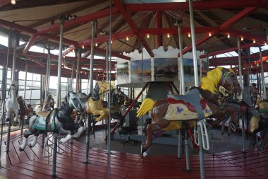 Greenport, New York - 30 Eylül 2019 Greenport 'un Greenport, Long Island' daki Mitchell Park 'taki antika atlıkarınca