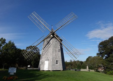 Long Island, New York 'taki East Hampton' da tarihi Old Hook rüzgar gülü  