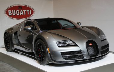 New York - 24 Nisan 2014: Bugatti Veyron 16.4 lüks spor araba New York Uluslararası Otomobil Fuarı sırasında sergilenmektedir. Bugatti belli ki sınırlı üretim özel spor arabaların tasarımına odaklanmış durumda.