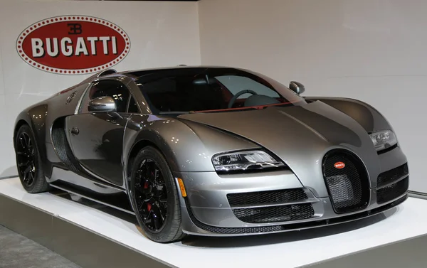 2014年4月24日 Bugatti Veyron 4豪华跑车在纽约国际车展期间展出 Bugatti主要专注于有限生产专用车的设计 — 图库照片