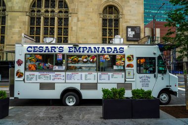 BrooKLYN, New York - 29 Mayıs 2020: Brooklyn şehir merkezinde yemek kamyonu