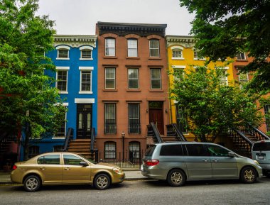 BrooKLYN, New York - 29 Mayıs 2020: Brooklyn, New York Fort Greene Mahallesindeki Tarihi Brownstone Bölgesi