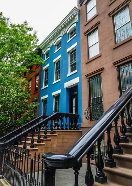 BrooKLYN, New York - 29 Mayıs 2020: Brooklyn, New York Fort Greene Mahallesindeki Tarihi Brownstone Bölgesi