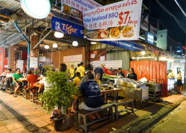 SIEM RIP, CAMBODIA - 4 Kasım 2019: Siem Rip, Kamboçya 'daki Pub Street turist barı ve restoran alanı