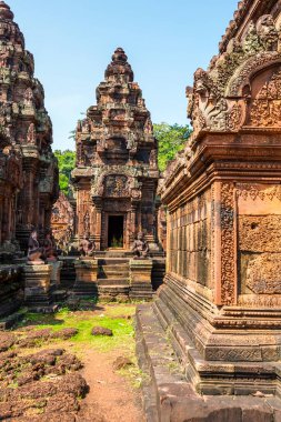 Banteay Srei Hindu Tapınağı Kamboçya 'nın Angkor Wat bölgesinde yer almaktadır.