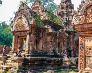 Banteay Srei Hindu Tapınağı Kamboçya 'nın Angkor Wat bölgesinde yer almaktadır.