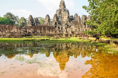Bayon, Kamboçya 'nın Angkor Thom' daki en önemli tapınağı.