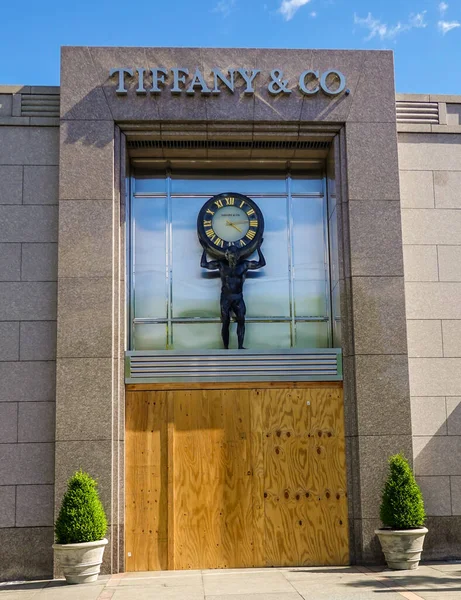 Manhasset New York Juni 2020 Tiffany Winkelborden Uit Voorzorg Plundering — Stockfoto