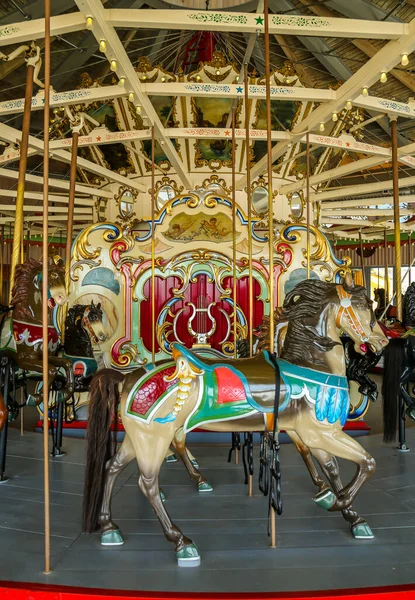 Pferde Auf Einem Traditionellen Karussell Auf Dem Historischen Coney Island — Stockfoto