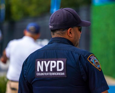 NEW YORK - 27 AĞUSTOS 2019: NYPD Terörle Mücadele Polisi New York 'ta güvenliği sağladı 