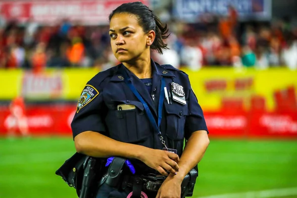 New York Липня 2019 Офіцер Поліції Нью Йорка Забезпечує Безпеку — стокове фото
