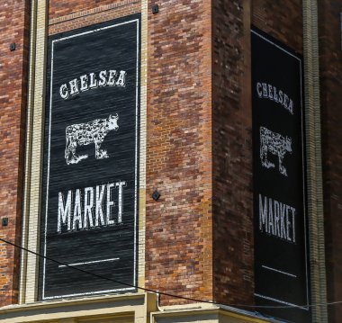 NEW YORK - 12 Haziran 2016: Manhattan 'da Chelsea pazarı. Bir yemek salonu, alışveriş merkezi, ofis binası ve New York 'taki Chelsea mahallesinde bulunan televizyon üretim tesisidir.