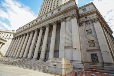 NEW YORK - 4 Mayıs 2020: The Thurgood Marshall United States Court on Foley Square in the Civic Center neighborhood of Manhattan, New York