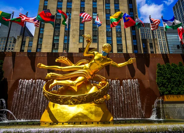 New York City Juli 2020 Standbeeld Van Prometheus Met Gezichtsmasker — Stockfoto
