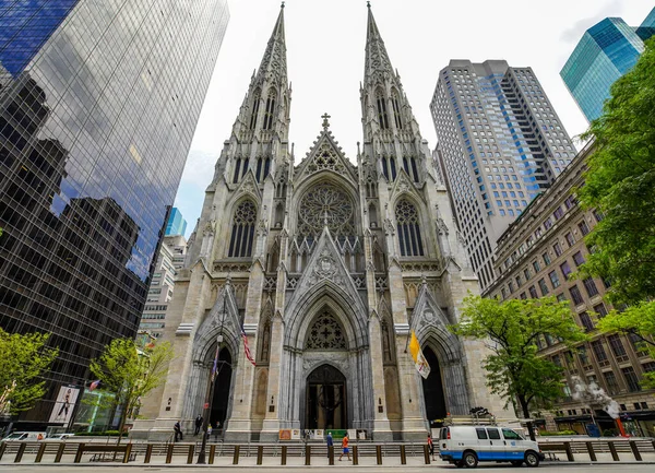 NEW YORK - 16 Temmuz 2020: New York 'taki St. Patrick Katedrali