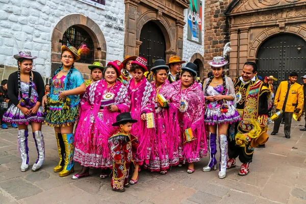 Cusco Peru Οκτωβριου 2016 Άγνωστοι Συμμετέχοντες Παραδοσιακά Ρούχα Γιορτάζουν Θρησκευτική — Φωτογραφία Αρχείου