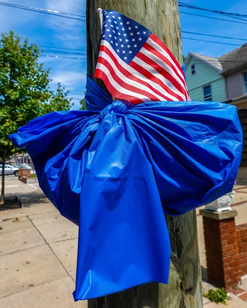 警察支援蓝带及美国国旗 — 图库照片
