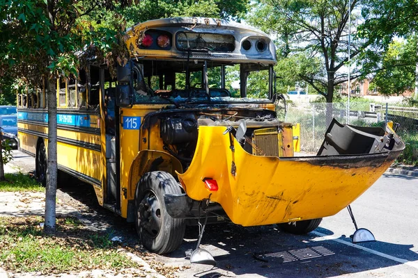 Brooklyn New York Juli 2020 Ausgebrannter Schulbus Shore Parkway Brooklyn — Stockfoto