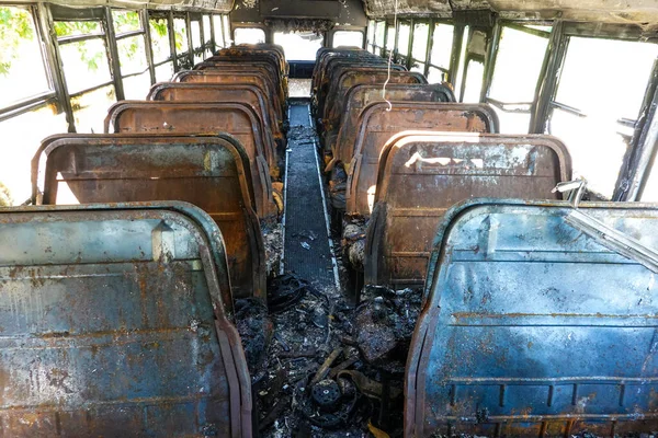 Bränd Och Övergiven Skolbuss — Stockfoto