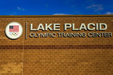 Lake PlaCID, New York - 21 Ağustos 2020: Lake Placid, New York Olimpiyat Eğitim Merkezi. ABD Lake Placid Olimpiyat Eğitim Merkezi kapılarını 1982 Kasım 'ında açtı.